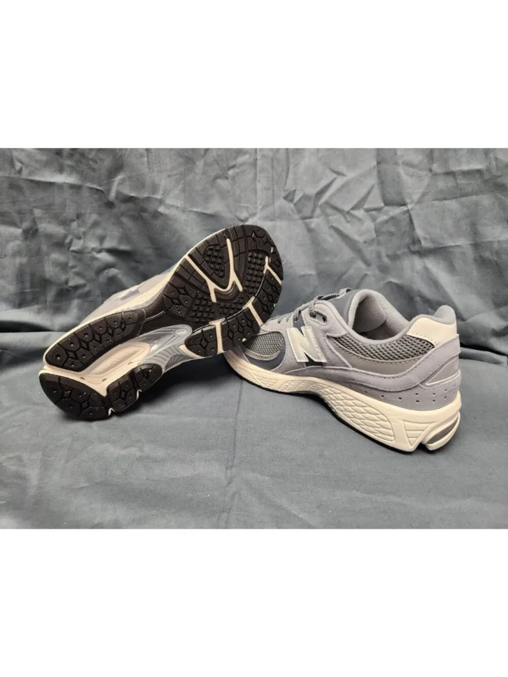 New Balance 2002 (GS) Sneakers Suede GC2002ST Grey Boys Size 6.5 NEW IN BOX!